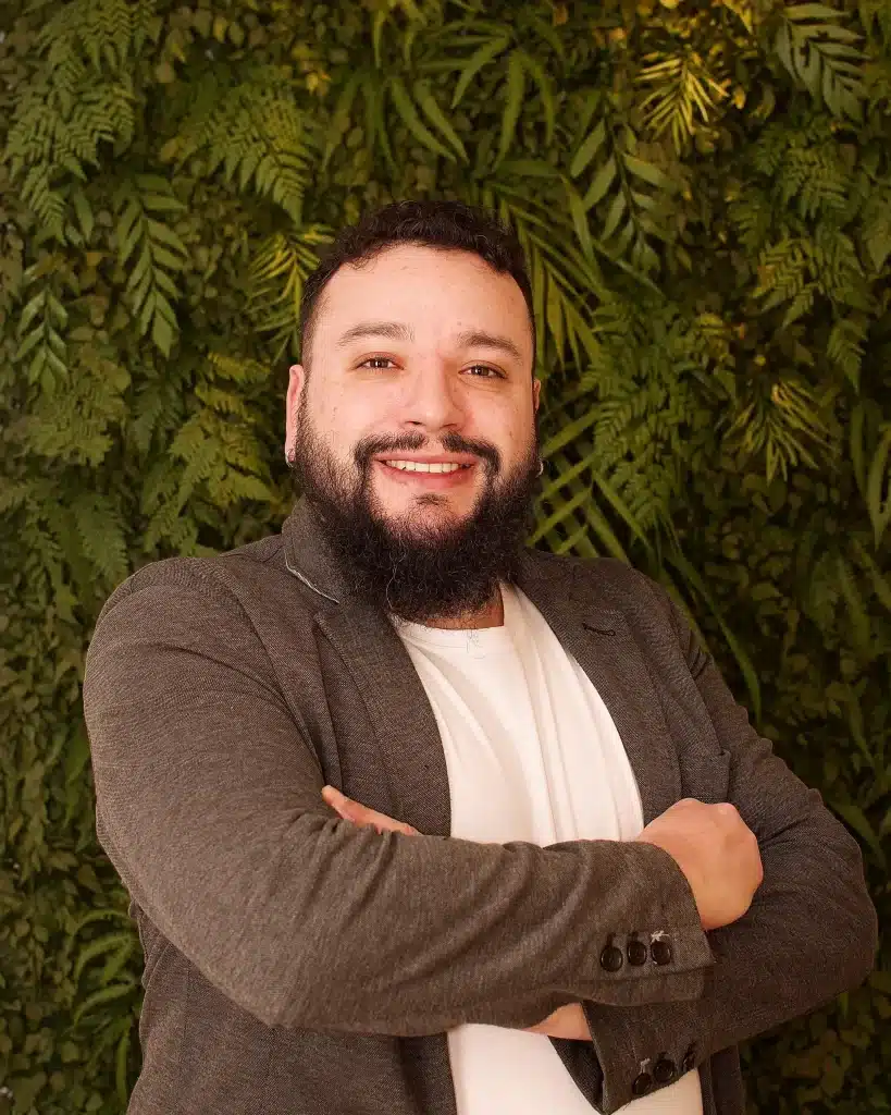 Terapia DBT: o que é, para quem é indicada e como ela ajuda na regulação das emoções 1 Luccas Soares Coutinho, psicólogo da Clínica Trianon especialista em DBT, ACT e TCC