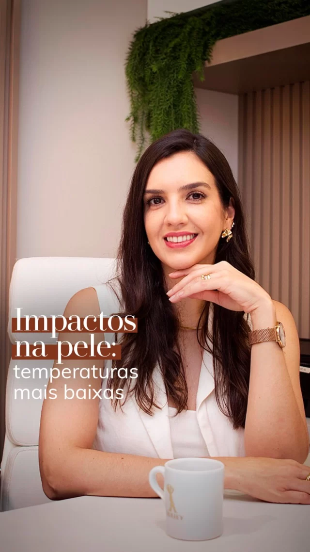 🍂 O outono está chegando — e com ele, as temperaturas mais baixas. Você sabe como isso afeta a sua pele?

Nesse vídeo, a dermatologista Mariana Torquato (@dra.marianatorquato) compartilha dicas essenciais para manter a pele hidratada e saudável, longe do ressecamento.

Aproveite as orientações! 💧✨